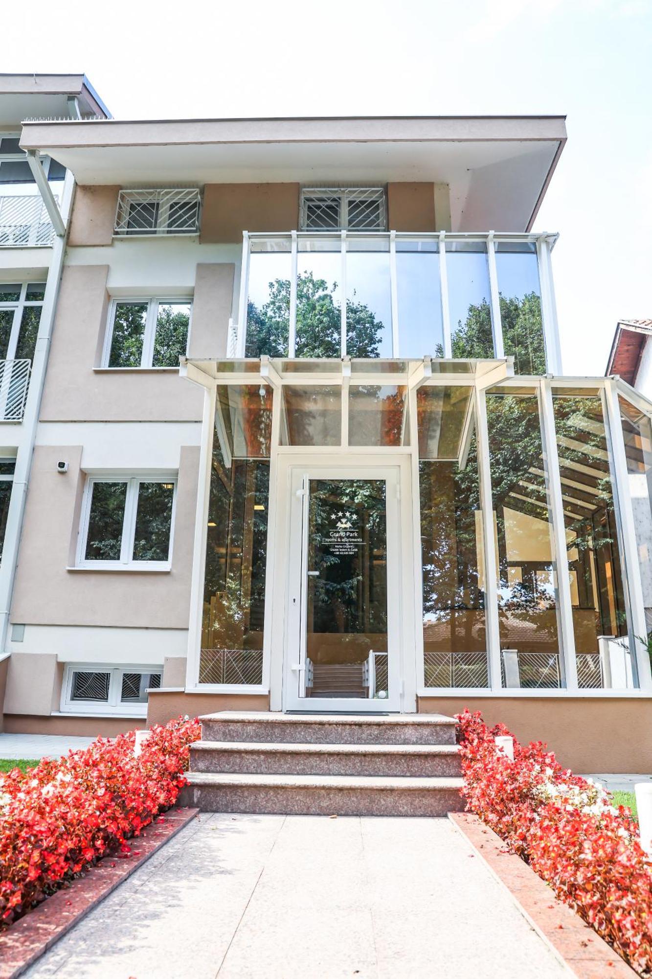 Grand Park Rooms & Apartments Čačak المظهر الخارجي الصورة